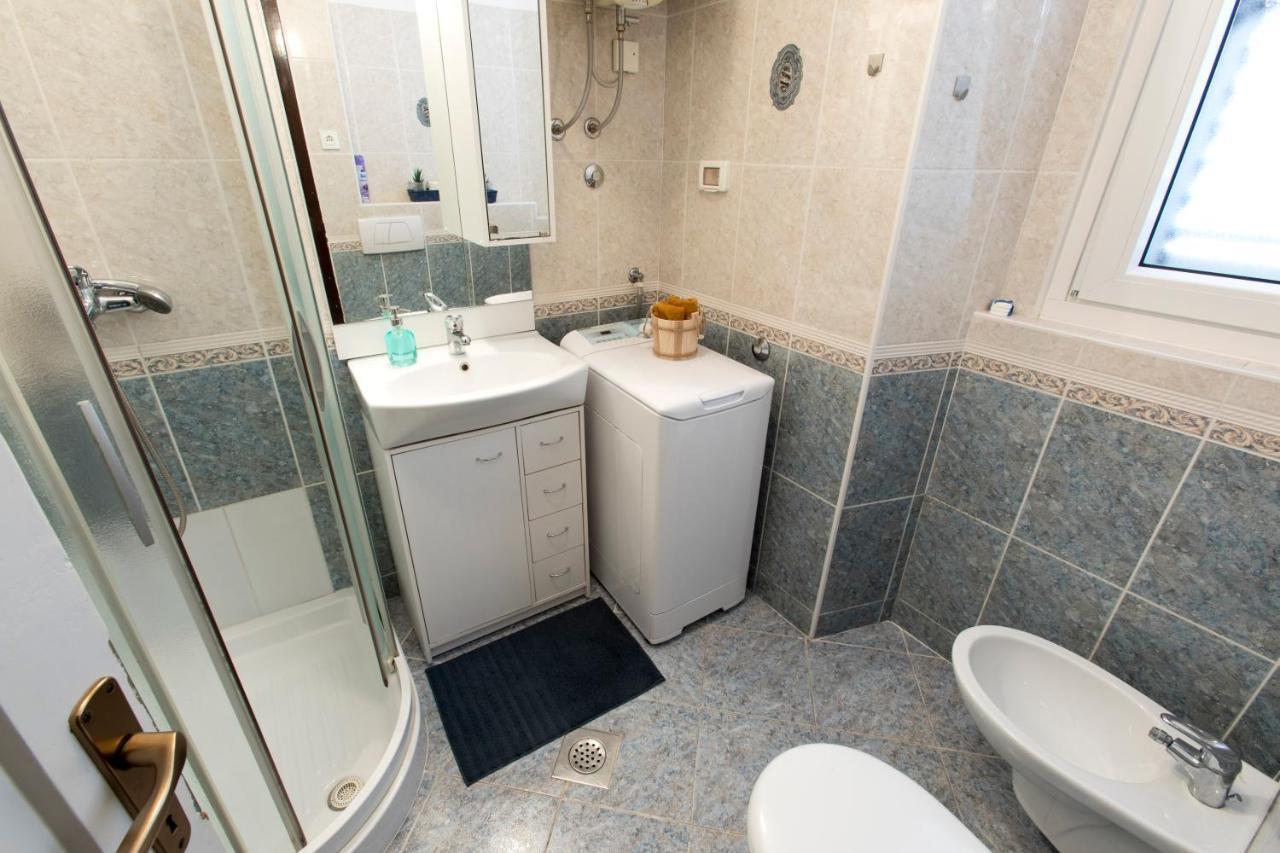 Apartma Rozi Koper Luaran gambar